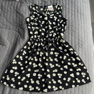 Charming Daisy Print Black Kids Dress